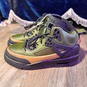 Youth  Jordan spizike sneaker